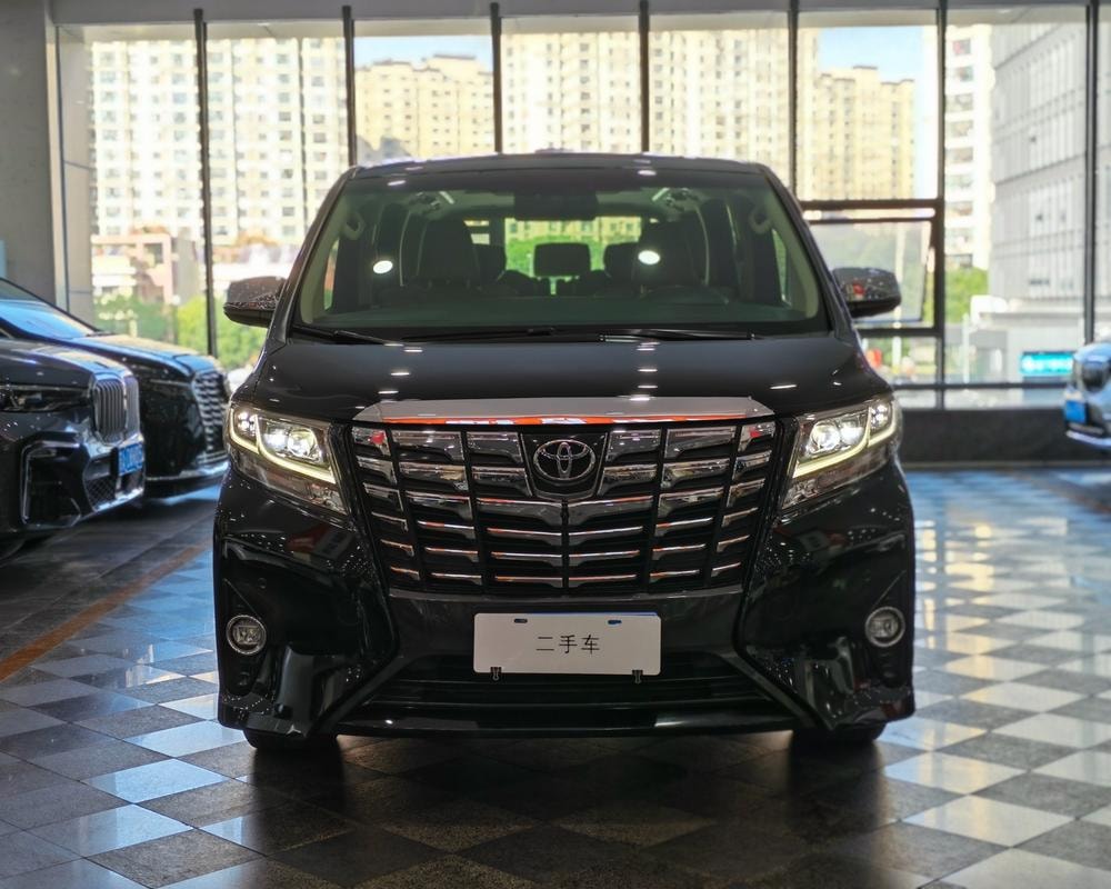 Toyota Alphard 2018 — фото автомобиля