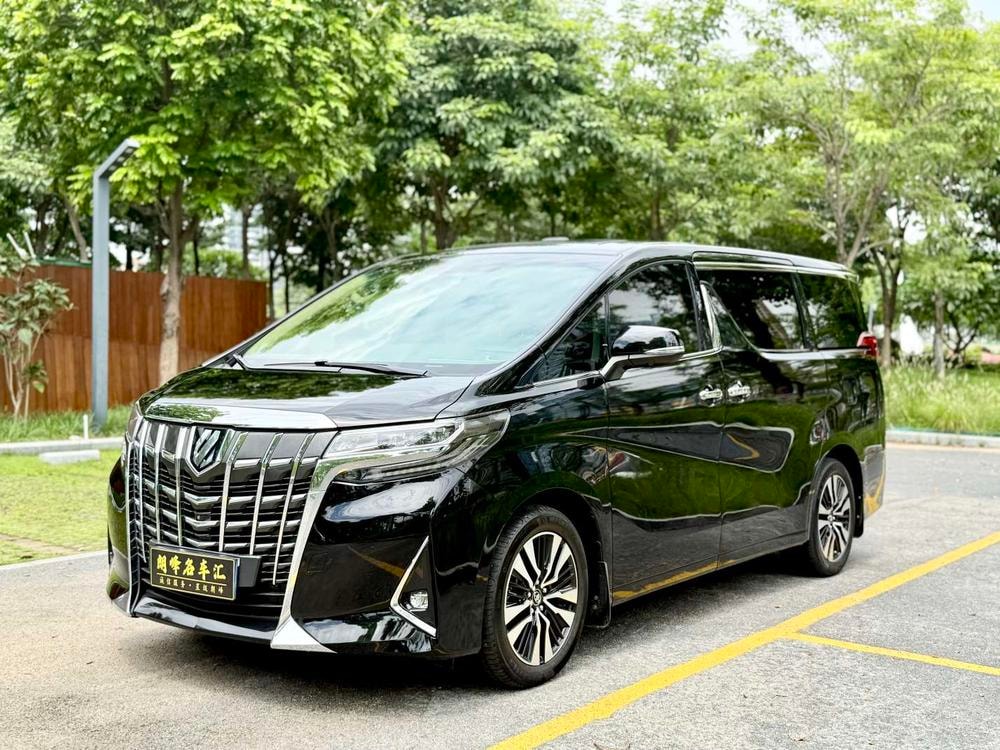 Toyota Alphard 2018 — фото автомобиля