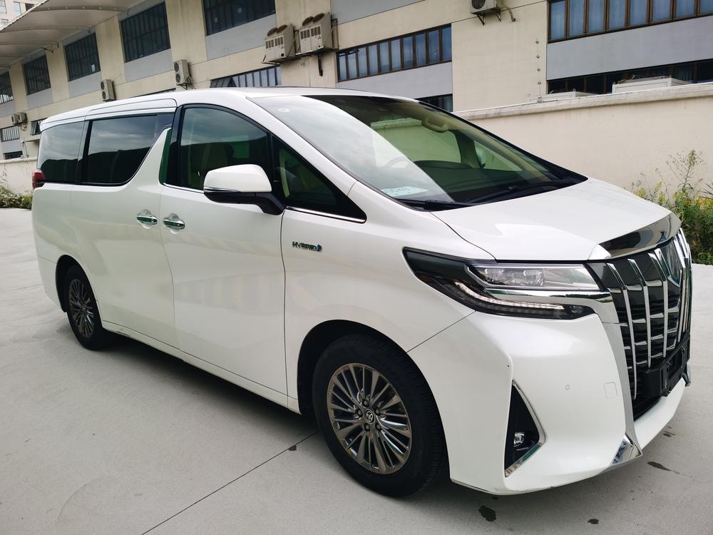 Toyota Alphard 2021 — фото автомобиля