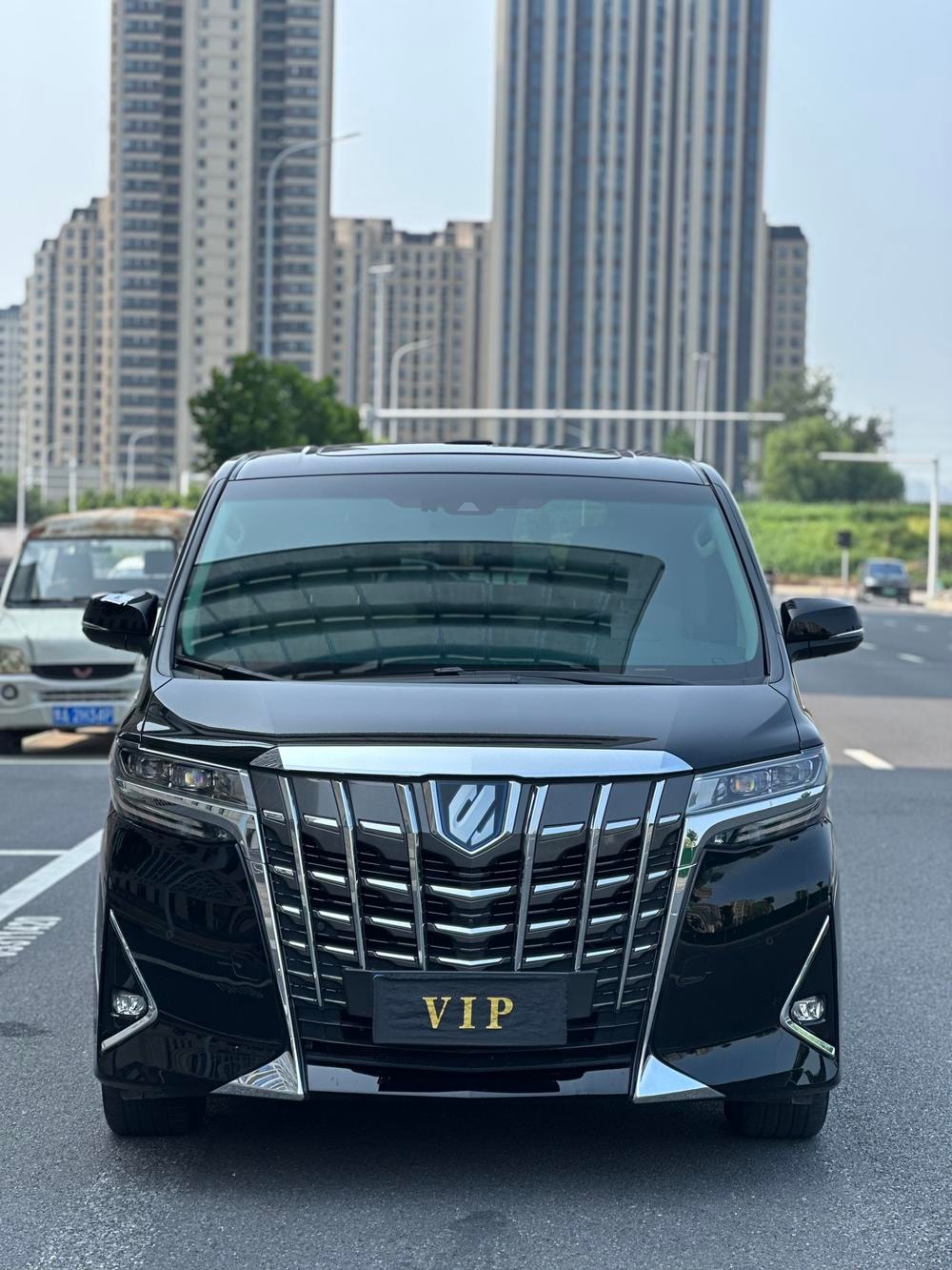 Toyota Alphard 2021 — фото автомобиля 1