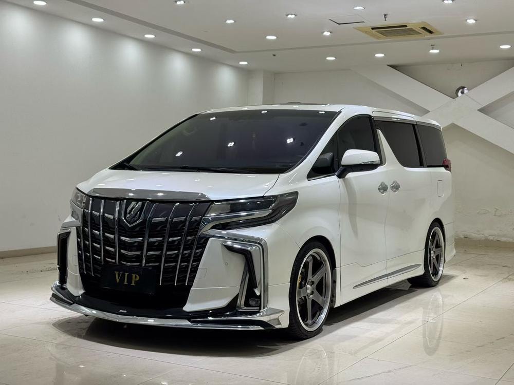 Toyota Alphard 2018 — фото автомобиля