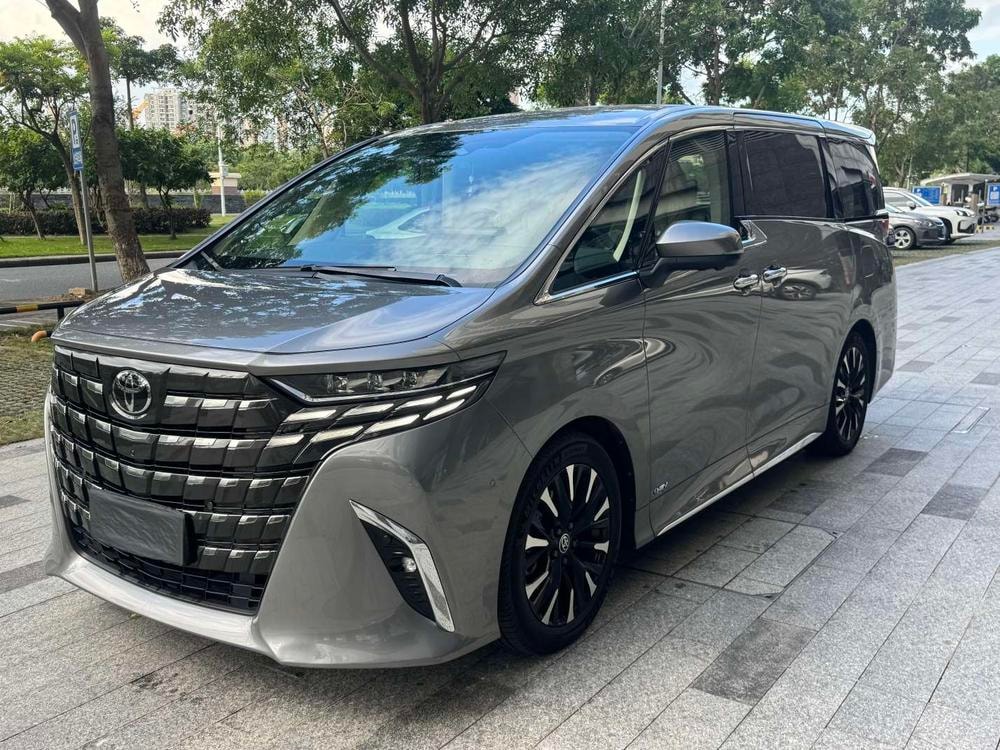 Toyota Alphard 2023 — фото автомобиля