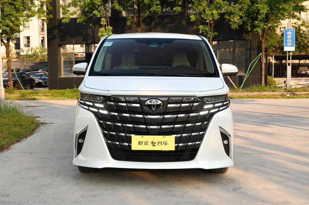 Toyota Alphard 2024 — фото автомобиля