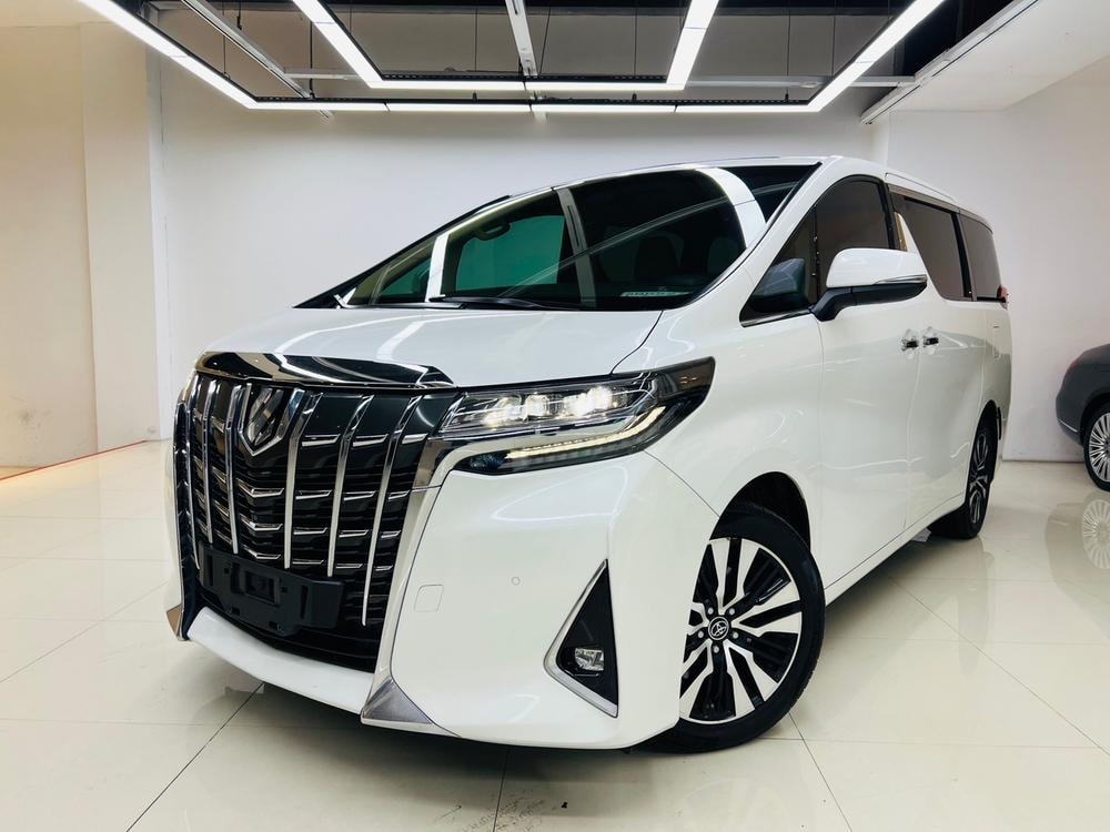 Toyota Alphard 2018 — фото автомобиля 1
