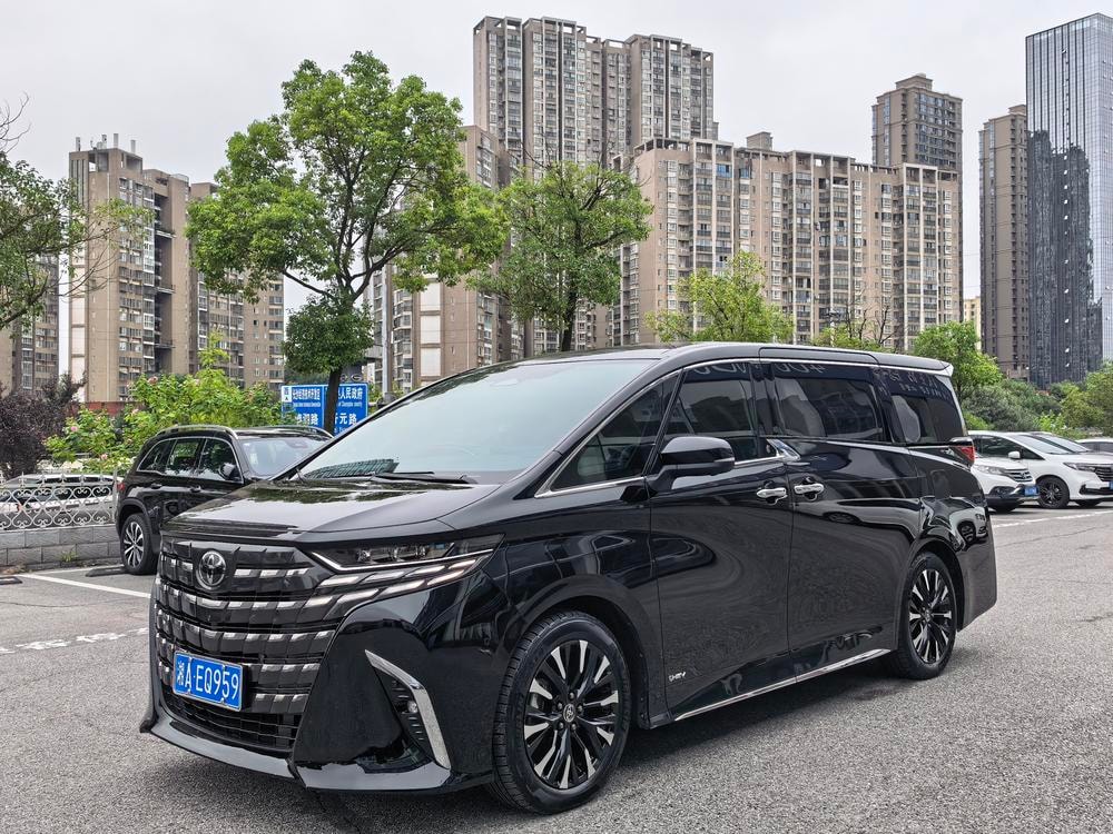 Toyota Alphard 2022 — фото автомобиля 1