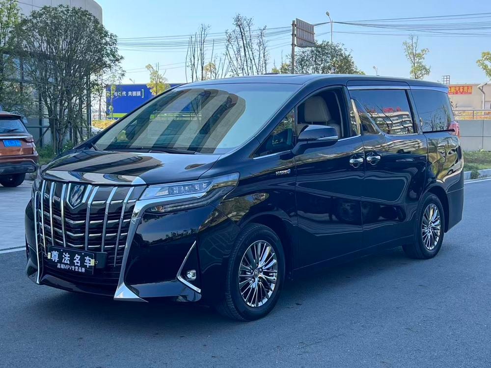 Toyota Alphard 2021 — фото автомобиля 1