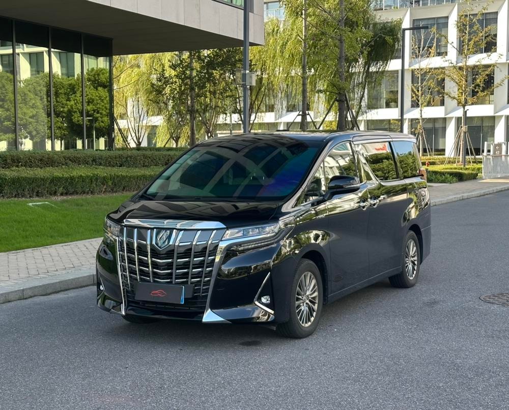 Toyota Alphard 2021 — фото автомобиля 1