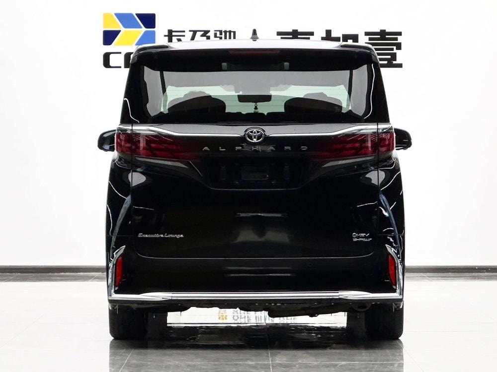 Toyota Alphard 2024 — фото автомобиля 1