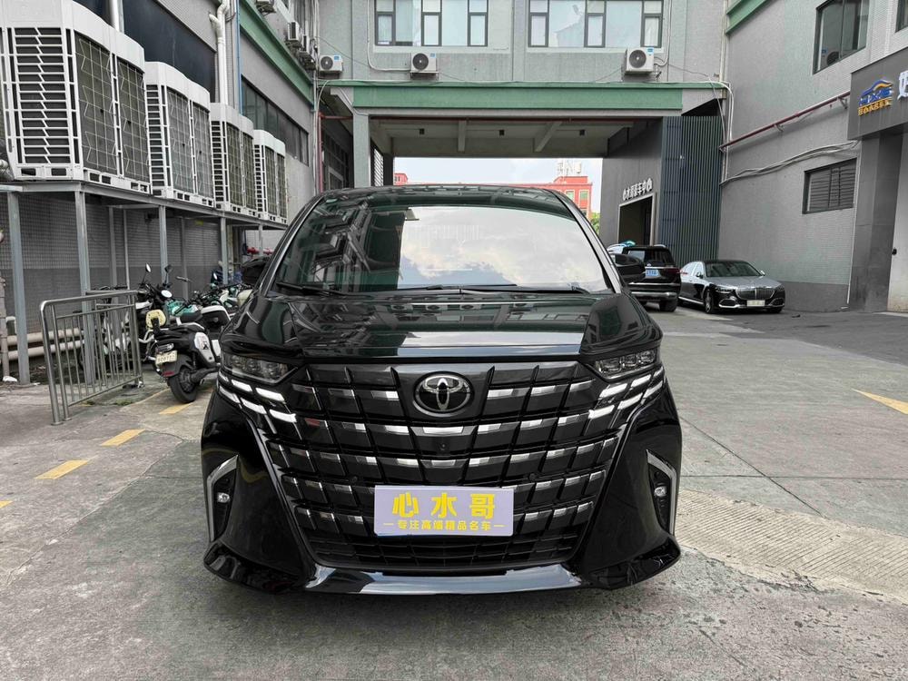 Toyota Alphard 2024 — фото автомобиля 1