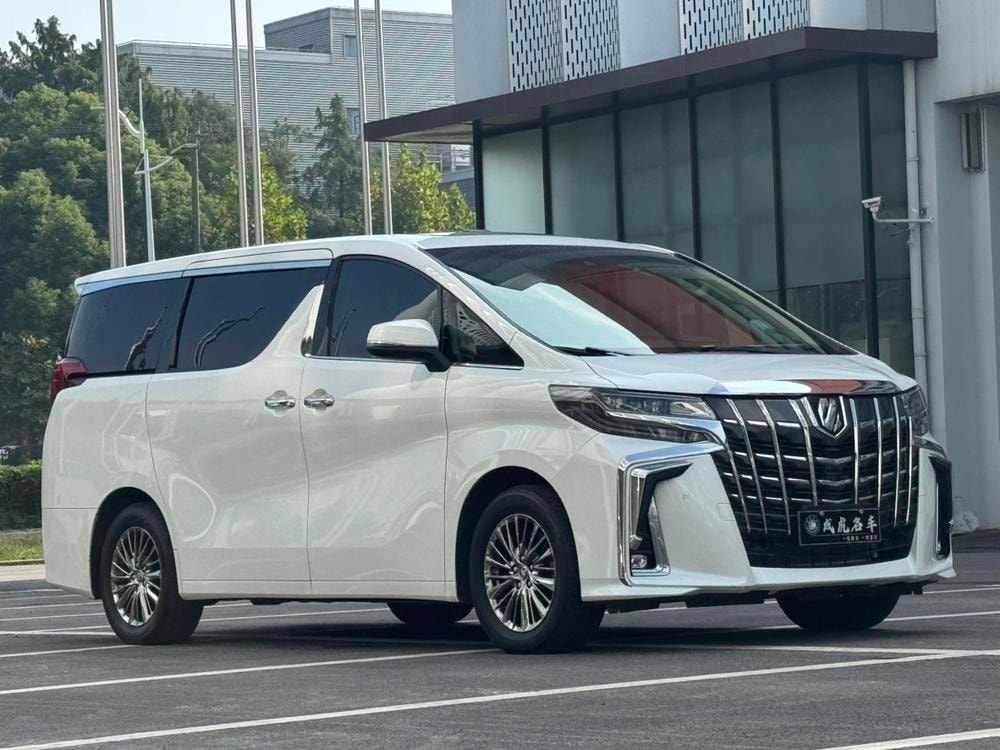 Toyota Alphard 2021 — фото автомобиля 1