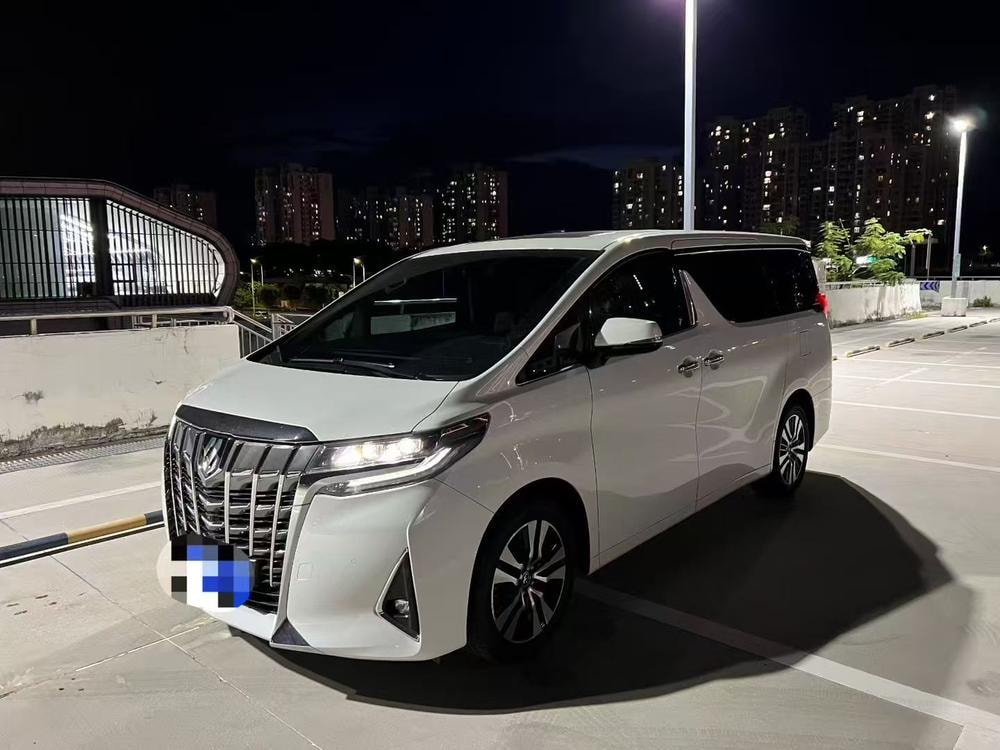 Toyota Alphard 2018 — фото автомобиля 1