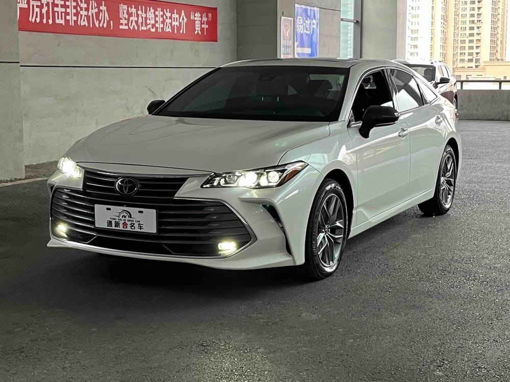 Toyota Avalon 2019 — фото автомобиля 1