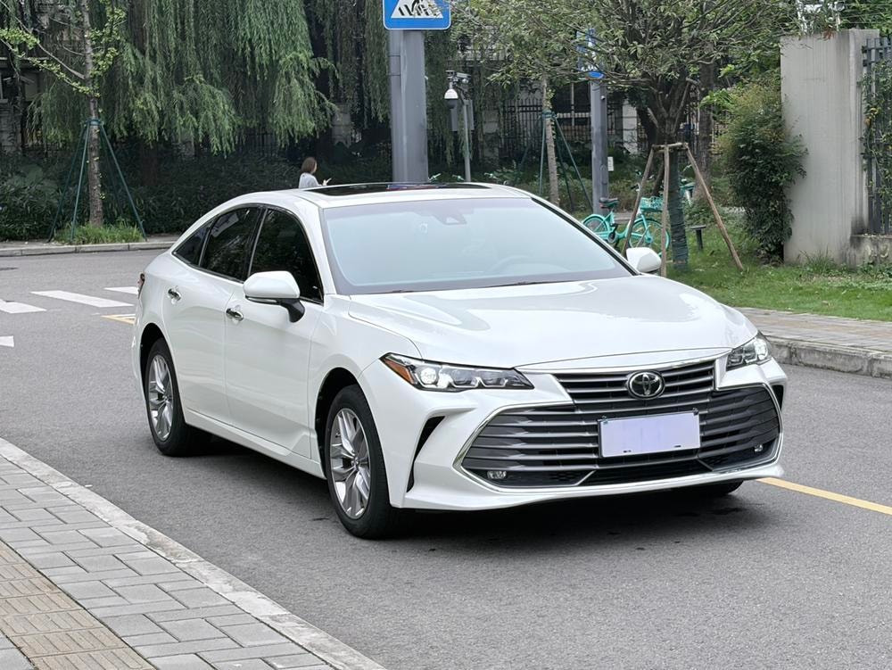 Toyota Avalon 2019 — фото автомобиля 1