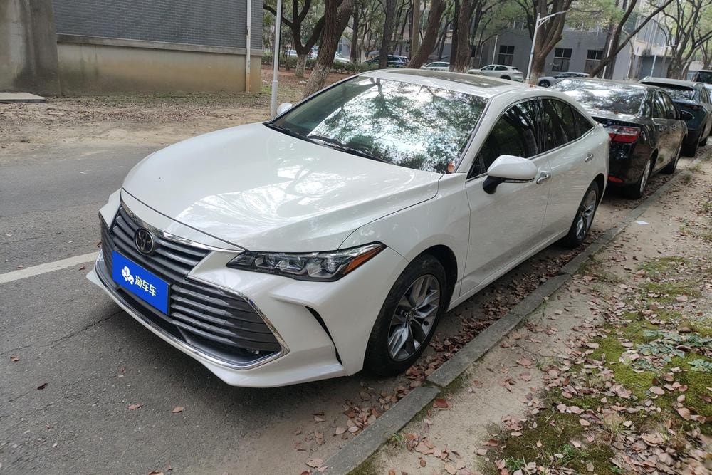 Toyota Avalon 2021 — фото автомобиля 1