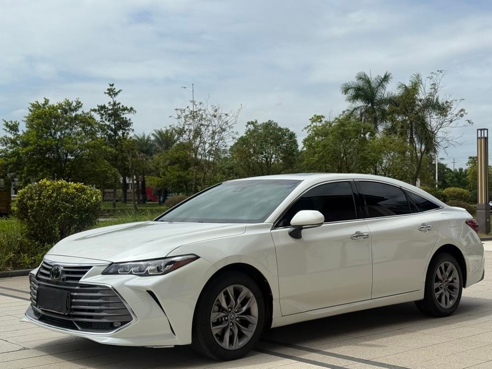 Toyota Avalon 2021 — фото автомобиля 1
