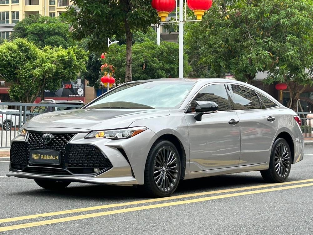 Toyota Avalon 2019 — фото автомобиля 1