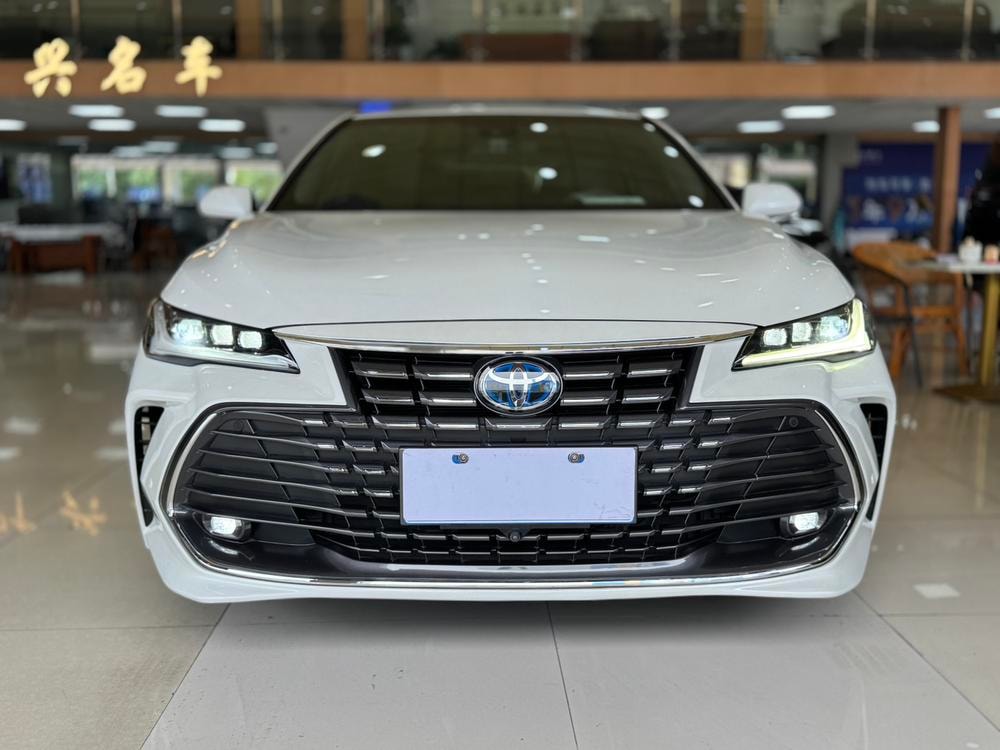 Toyota Avalon 2022 — фото автомобиля 1