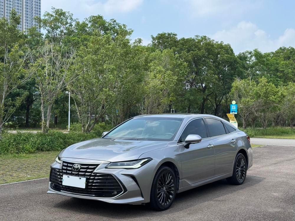 Toyota Avalon 2022 — фото автомобиля 1