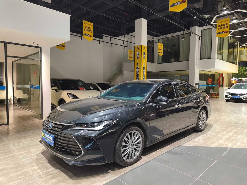 Toyota Avalon 2022 — фото автомобиля 1