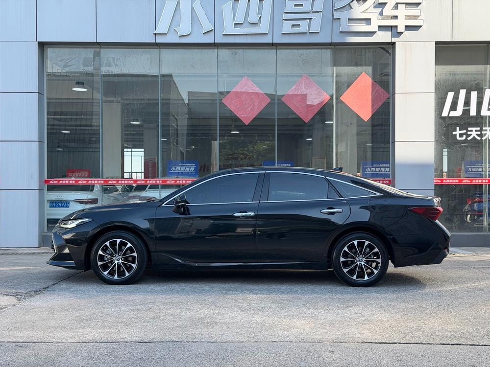 Toyota Avalon 2022 — фото автомобиля 1