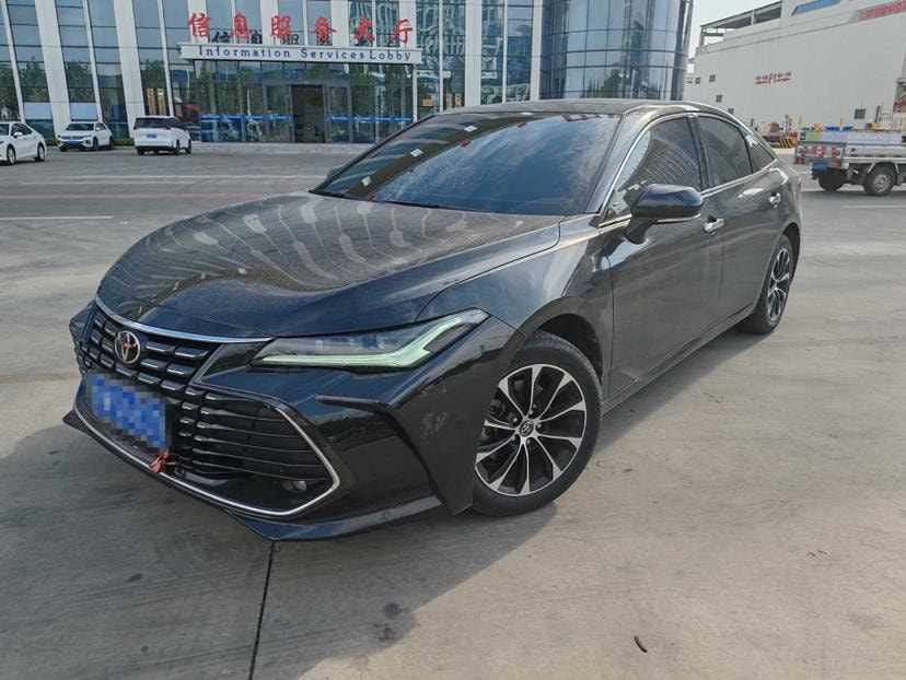 Toyota Avalon 2023 — фото автомобиля 1