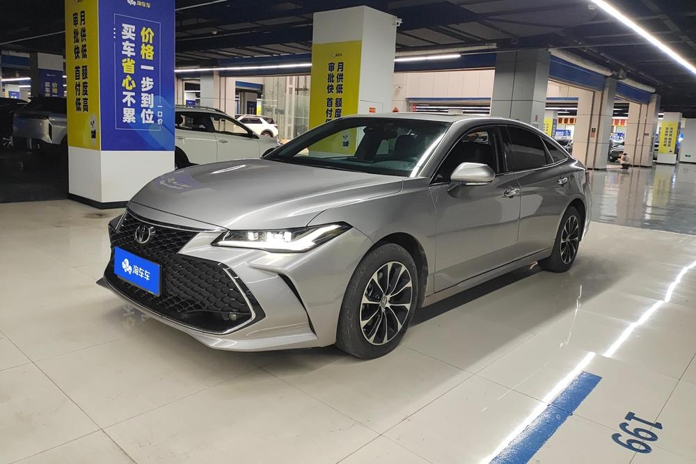 Toyota Avalon 2023 — фото автомобиля 1