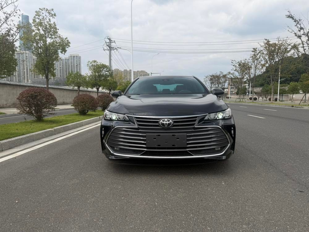 Toyota Avalon 2022 — фото автомобиля