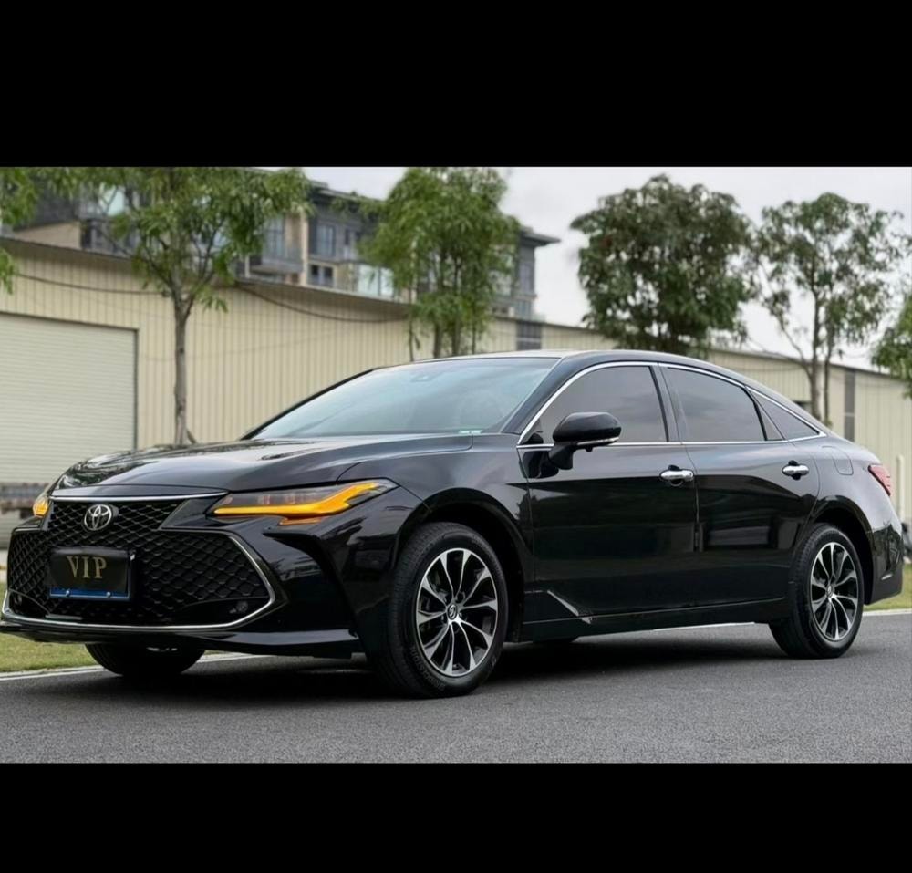 Toyota Avalon 2023 — фото автомобиля 1