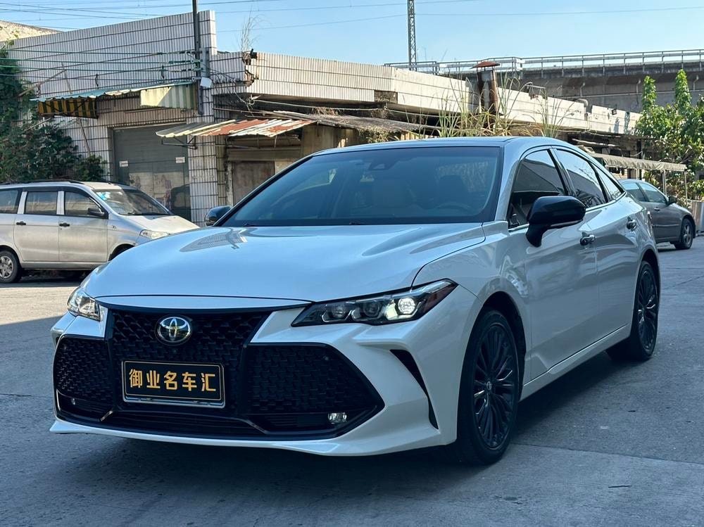 Toyota Avalon 2019 — фото автомобиля 1