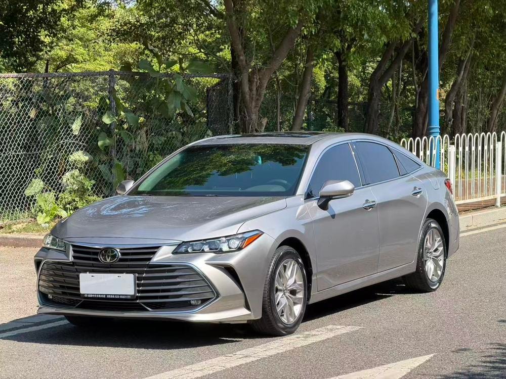 Toyota Avalon 2019 — фото автомобиля 1