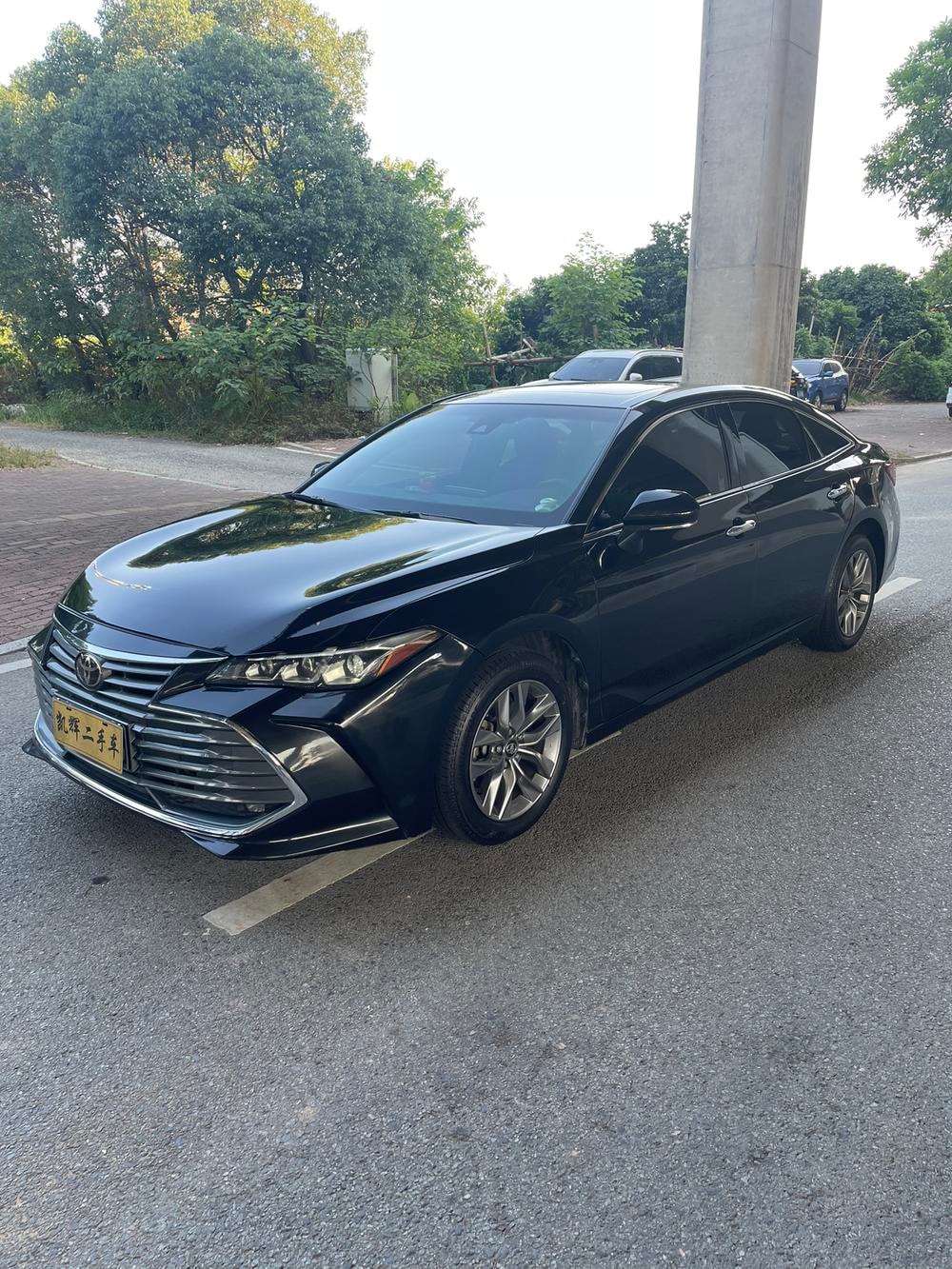 Toyota Avalon 2019 — фото автомобиля 1