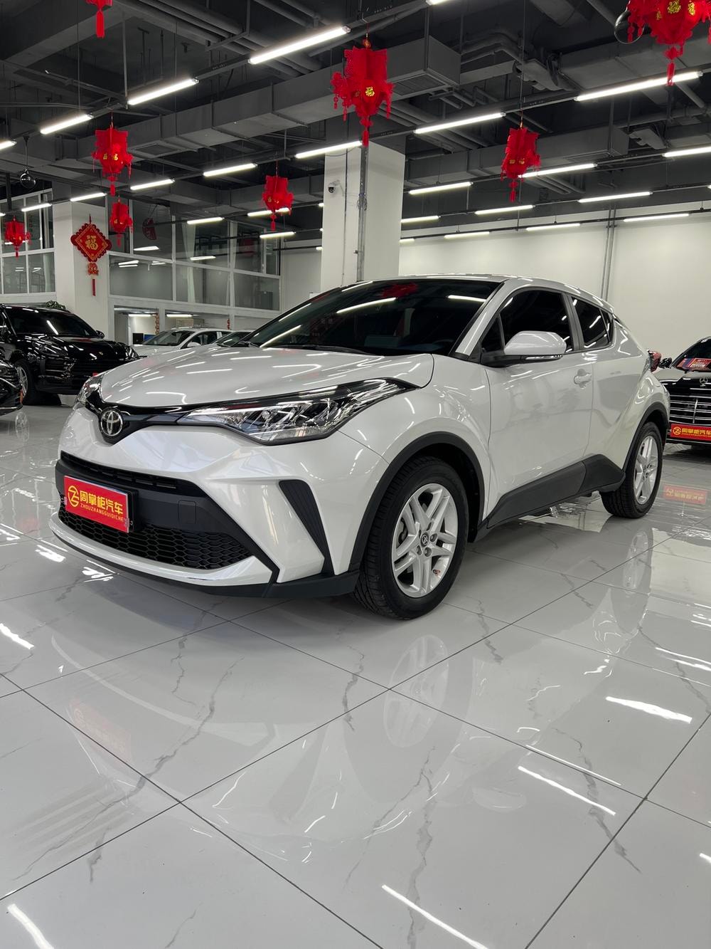 Toyota C-HR 2023 — фото автомобиля