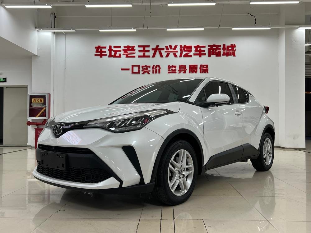Toyota C-HR 2023 — фото автомобиля 1
