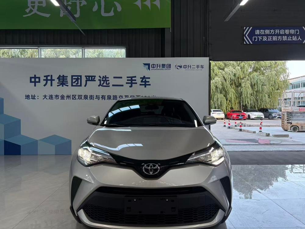 Toyota C-HR 2023 — фото автомобиля 1