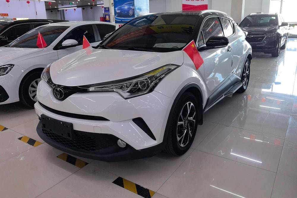 Toyota C-HR 2018 — фото автомобиля 1