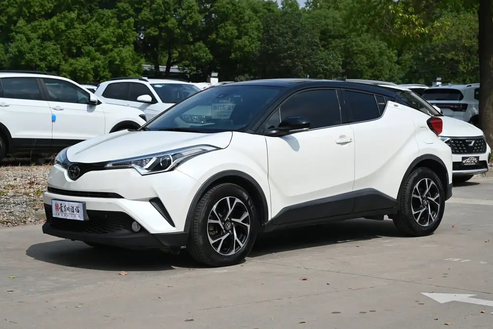 Toyota C-HR 2018 — фото автомобиля
