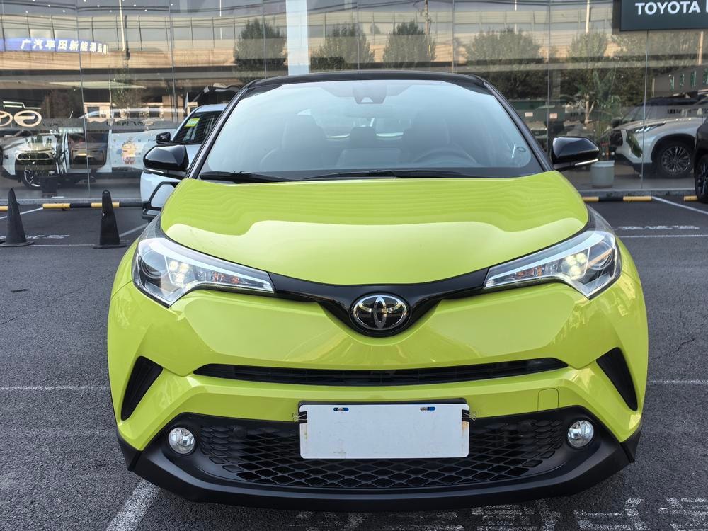 Toyota C-HR 2020 — фото автомобиля