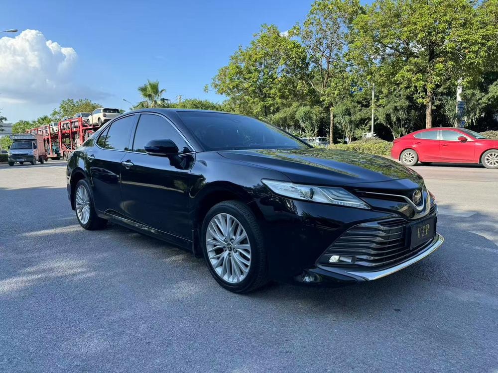 Toyota Camry 2018 — фото автомобиля 1