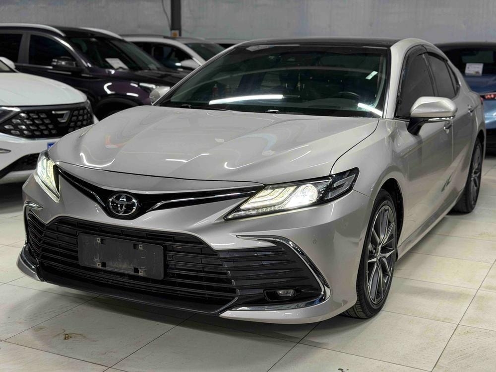 Toyota Camry 2021 — фото автомобиля