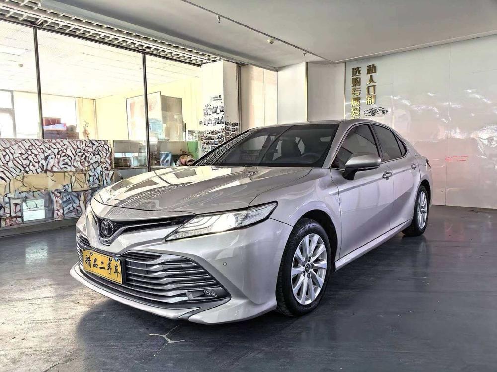 Toyota Camry 2019 — фото автомобиля