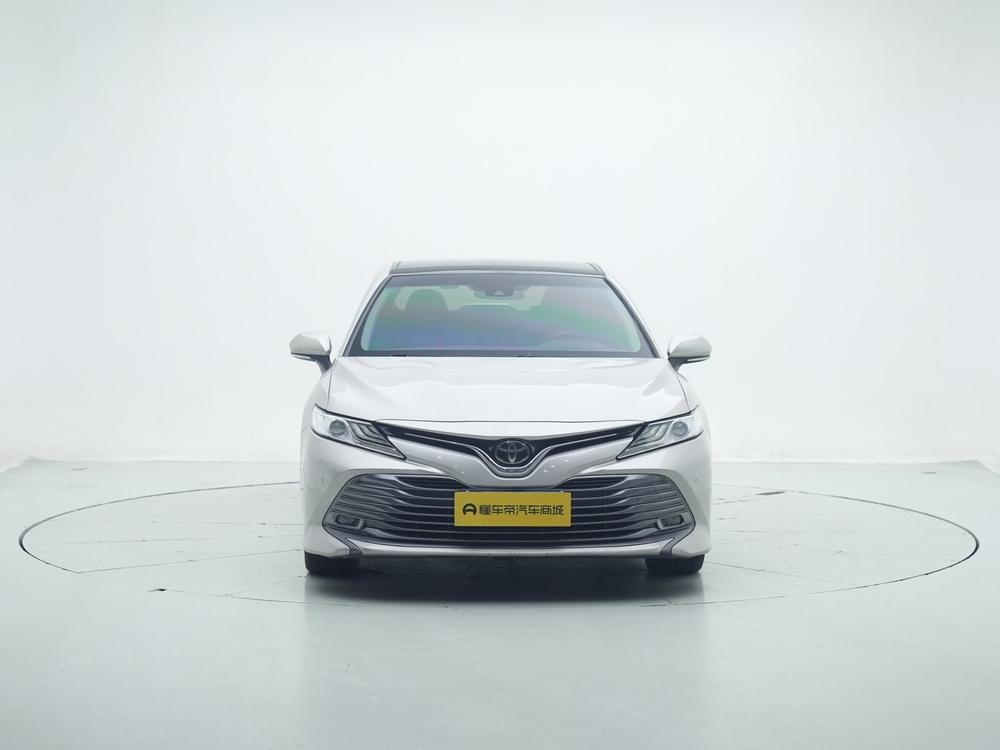 Toyota Camry 2019 — фото автомобиля 1