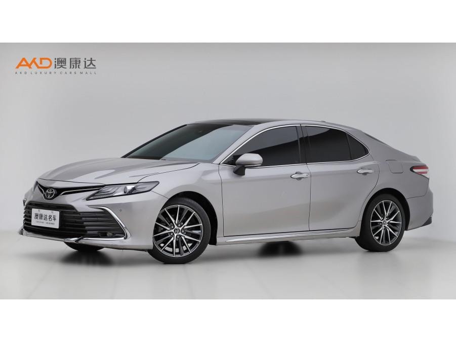 Toyota Camry 2023 — фото автомобиля