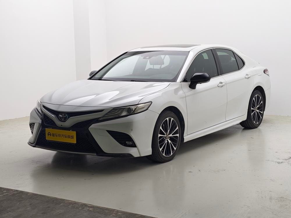 Toyota Camry 2018 — фото автомобиля 1