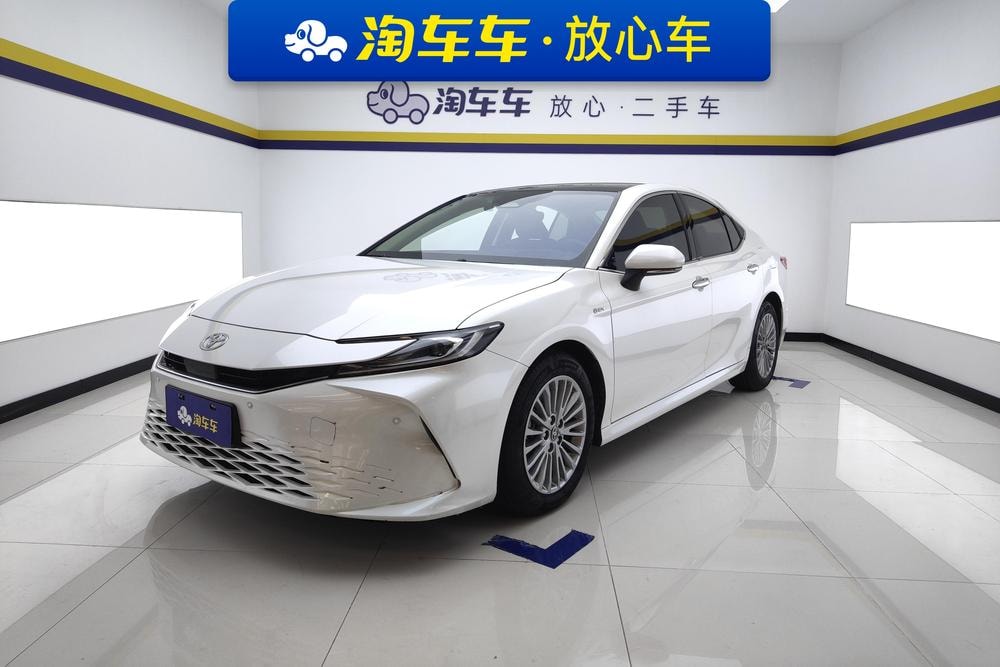 Toyota Camry 2024 — фото автомобиля 1