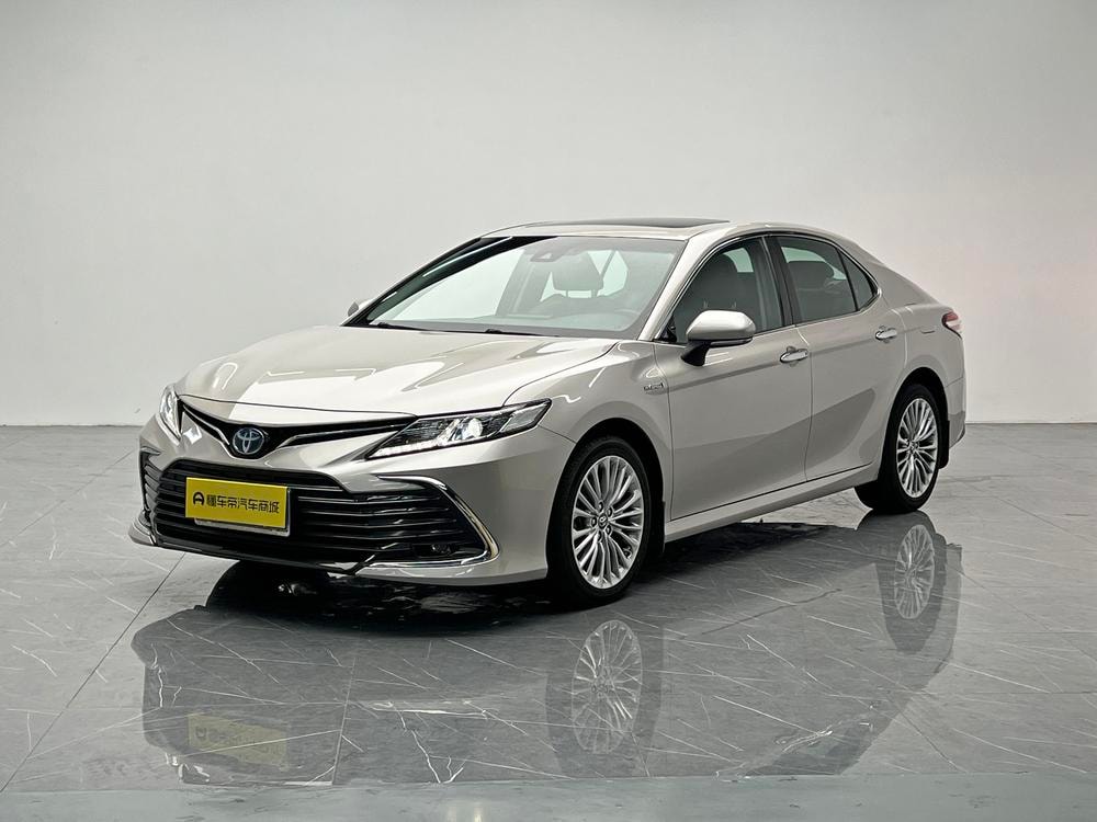 Toyota Camry 2021 — фото автомобиля
