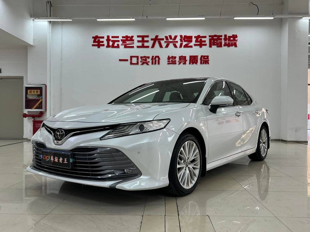 Toyota Camry 2019 — фото автомобиля 1