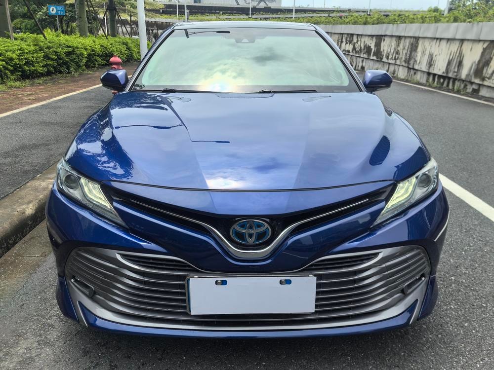 Toyota Camry 2018 — фото автомобиля