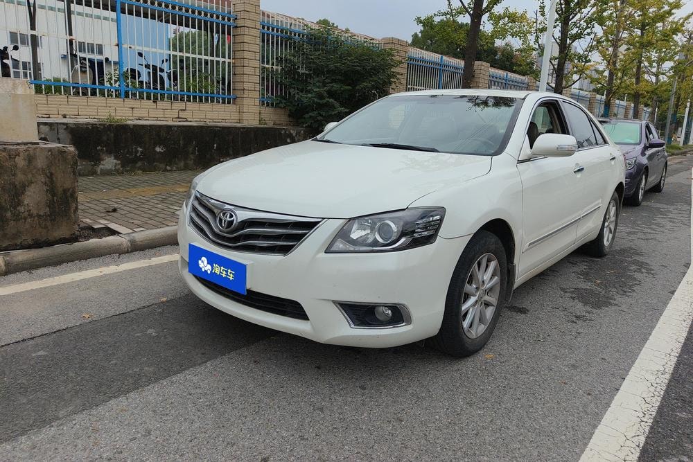 Toyota Camry 2013 — фото автомобиля