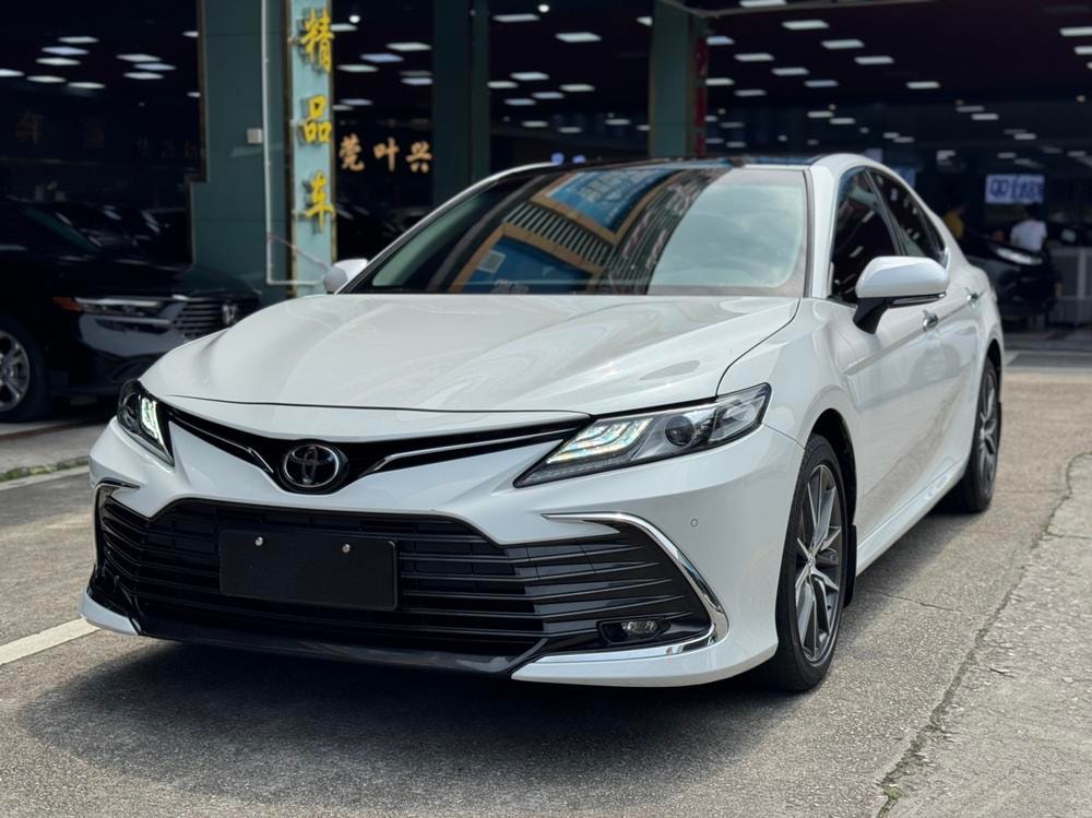 Toyota Camry 2021 — фото автомобиля 1