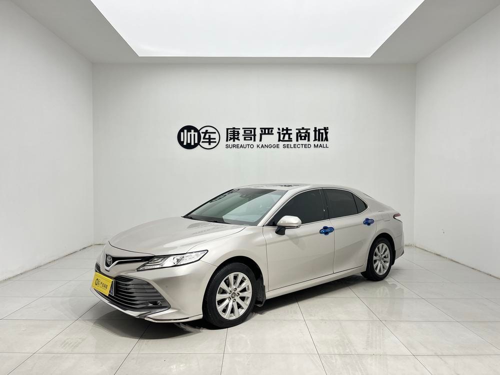 Toyota Camry 2021 — фото автомобиля 1